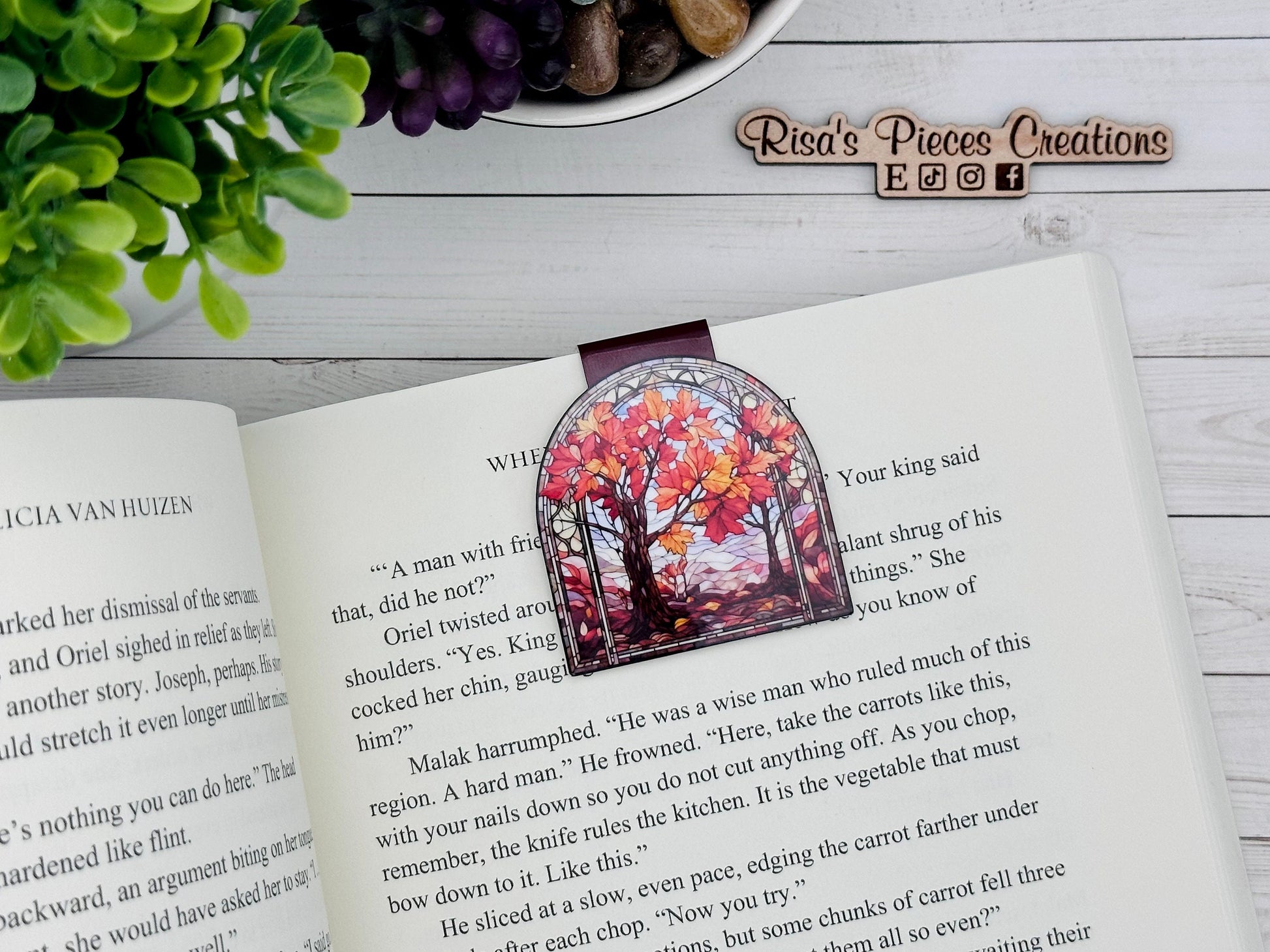 Autumn Stained Glass Magnetic Bookmark, Gift for teacher, Stocking stuffer, Reading Accessory for her, Planner Accessory for book lover