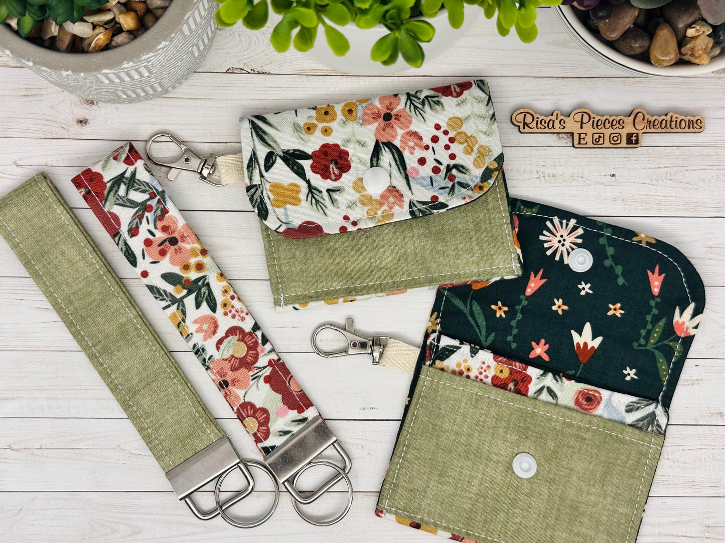 Green Floral mini keychain wallet, Clip on card wallet with pockets, lanyard coin purse for her, gift for daughter, stocking stuffer for Mom