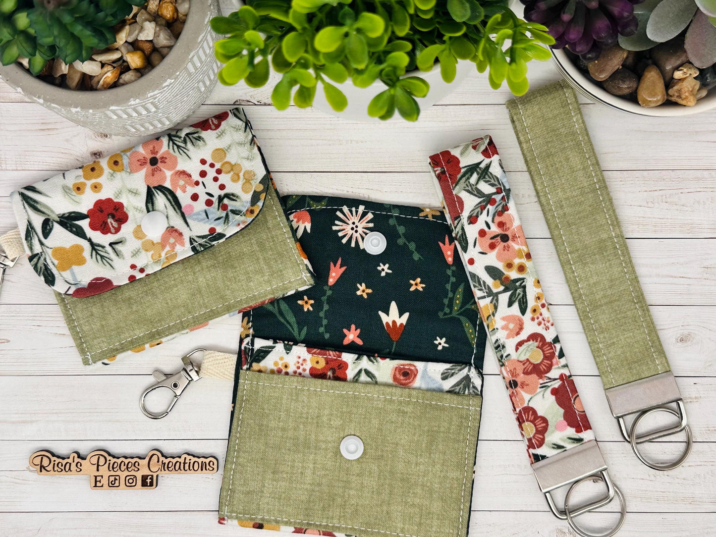 Green Floral mini keychain wallet, Clip on card wallet with pockets, lanyard coin purse for her, gift for daughter, stocking stuffer for Mom