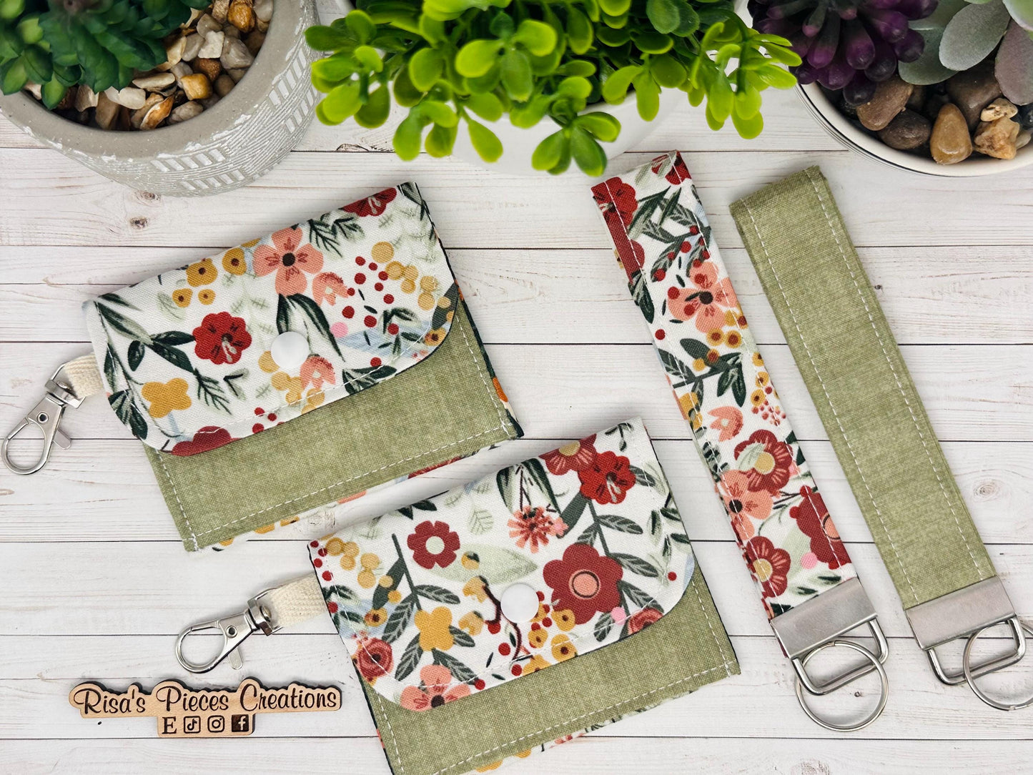 Green Floral mini keychain wallet, Clip on card wallet with pockets, lanyard coin purse for her, gift for daughter, stocking stuffer for Mom