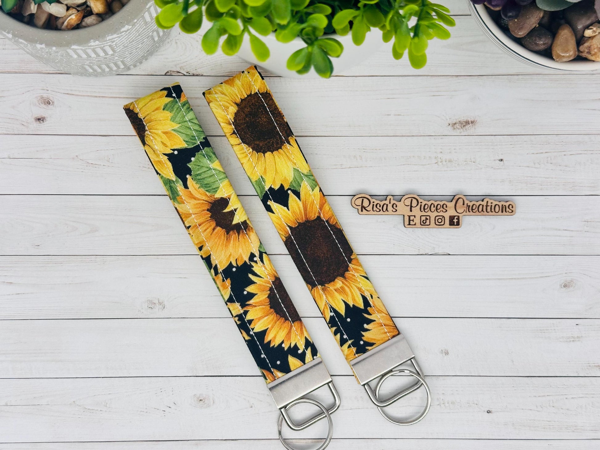 Sunflower key fob and wristlet, Keychain gift for best friend, Stocking Stuffer Ideas, Floral Keyring, for New Drivers, Mothers Day for mom