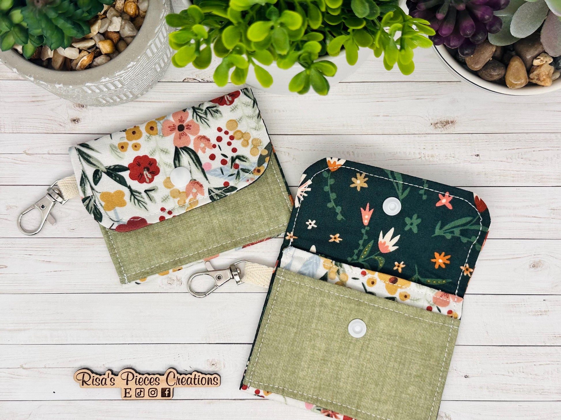Green Floral mini keychain wallet, Clip on card wallet with pockets, lanyard coin purse for her, gift for daughter, stocking stuffer for Mom