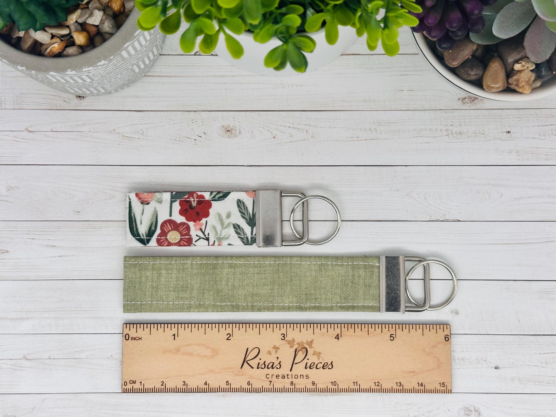 Green Floral mini keychain wallet, Clip on card wallet with pockets, lanyard coin purse for her, gift for daughter, stocking stuffer for Mom